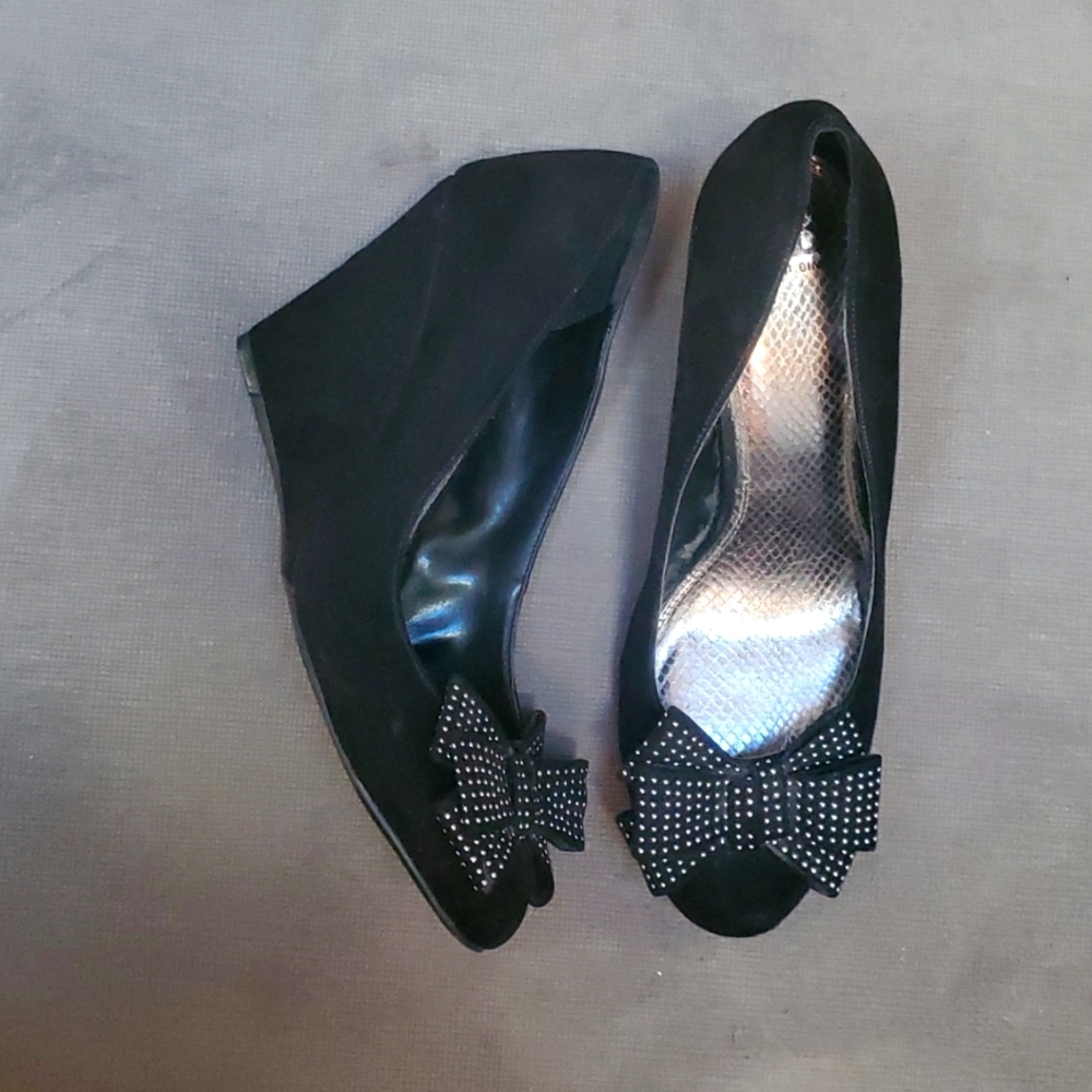 Gianni bini sz 11 3.5 in wedge heel practically New only tried on.